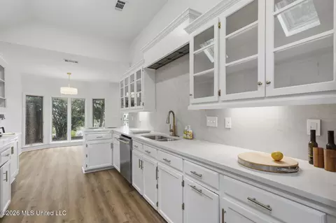 Kitchen - 22 Autumn Hill Ct, Jackson, MS 39211 photo 2 of 2