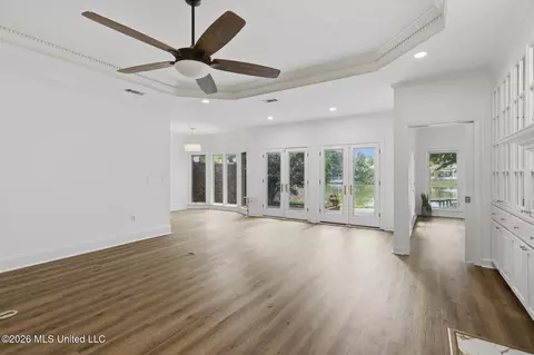 Living - 22 Autumn Hill Ct, Jackson, MS 39211 photo 7 of 10