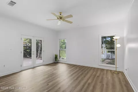 Living - 22 Autumn Hill Ct, Jackson, MS 39211 photo 9 of 10