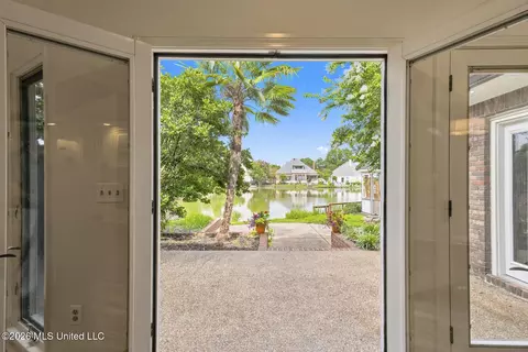 Entry Way - 22 Autumn Hill Ct, Jackson, MS 39211 photo 3 of 8