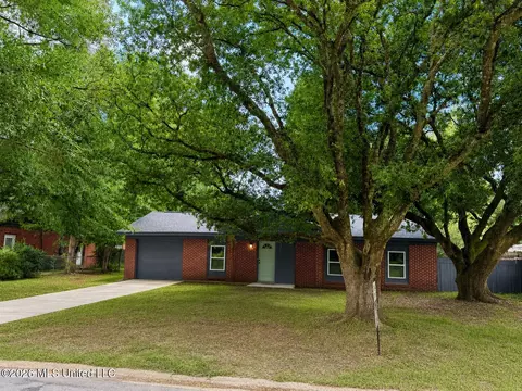 103 Fore St, Gulfport, MS 39503