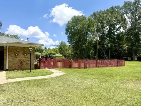 Exterior - 1096 Ms-570, Summit, MS 39666 photo 4 of 12