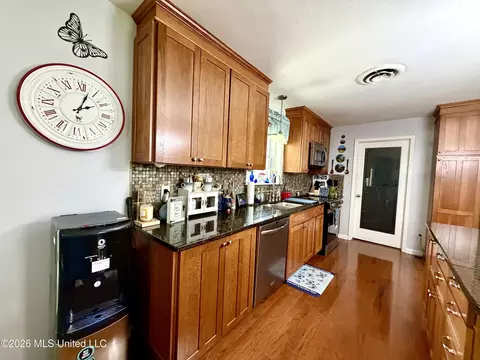 Kitchen - 1096 Ms-570, Summit, MS 39666 photo 3 of 3