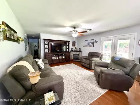 Living - 1096 Ms-570, Summit, MS 39666 photo 1 of 1