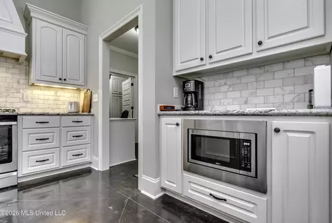 Kitchen - 801 Bryce St, Brandon, MS 39047 photo 6 of 7