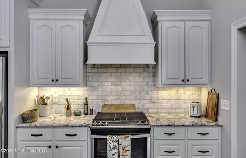 Kitchen - 801 Bryce St, Brandon, MS 39047 photo 7 of 7