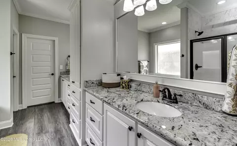 Bath - 801 Bryce St, Brandon, MS 39047 photo 1 of 4