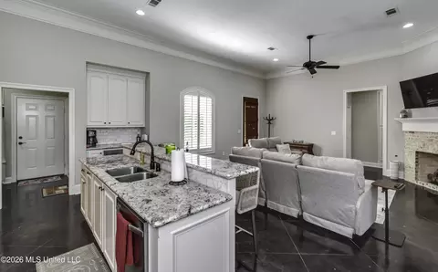 Kitchen - 801 Bryce St, Brandon, MS 39047 photo 4 of 7