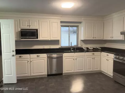 Kitchen - 1431 Sheffield Dr, Jackson, MS 39211 photo 2 of 2