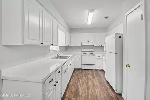 407 S Dorothy St, Wiggins, MS 39577 photo 5