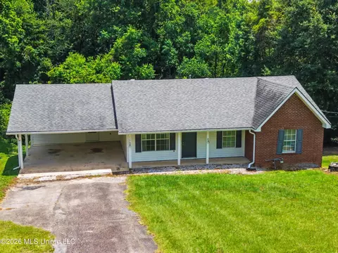 407 S Dorothy St, Wiggins, MS 39577 photo 2