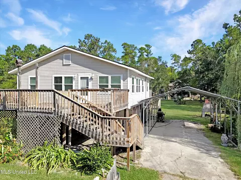 4098 14th St, Bay Saint Louis, MS 39520