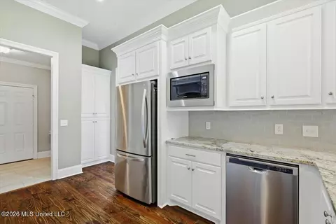 Kitchen - 358 Emerald Way, Brandon, MS 39047 photo 4 of 4
