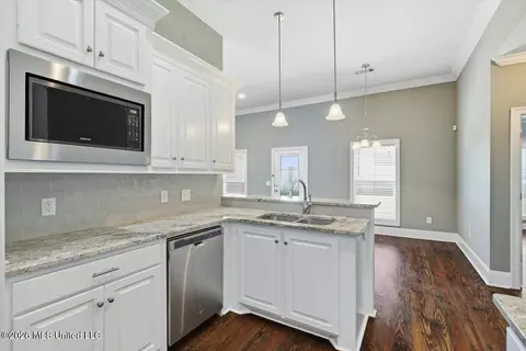 Kitchen - 358 Emerald Way, Brandon, MS 39047 photo 2 of 4