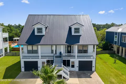 5140 Atlantis Dr, Bay Saint Louis, MS 39520