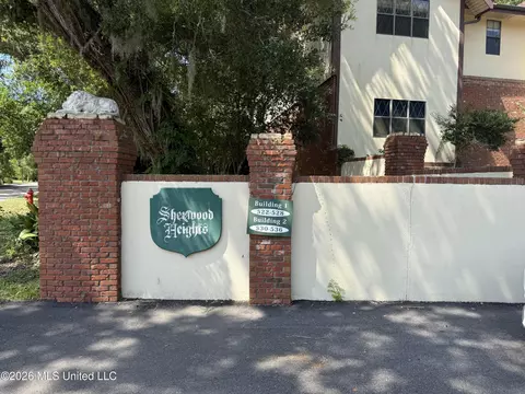530 N 2nd St, Bay Saint Louis, MS 39520