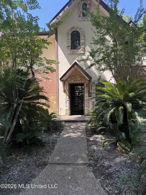 530 N 2nd St, Bay Saint Louis, MS 39520