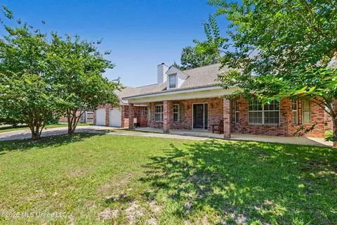 497 Dan M Russell Dr, Bay Saint Louis, MS 39520
