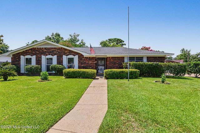 12704 Hanover Dr, Ocean Springs, MS 39564