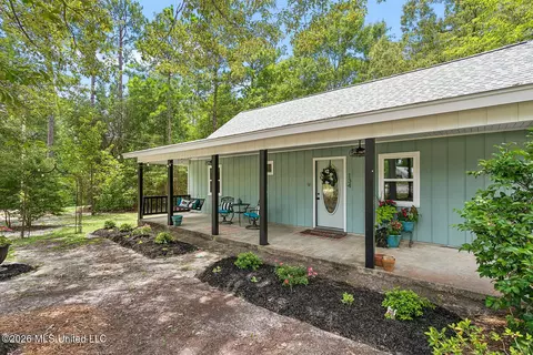 134 Ridgeview Dr, Carriere, MS 39426