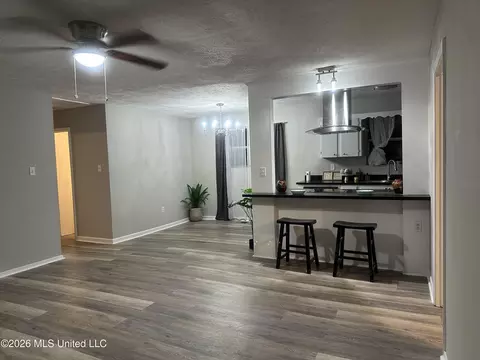 Living - 1249 Saint Augustine Dr, Pearl, MS 39208 photo 4 of 6