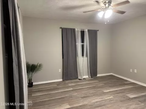 Living - 1249 Saint Augustine Dr, Pearl, MS 39208 photo 6 of 6
