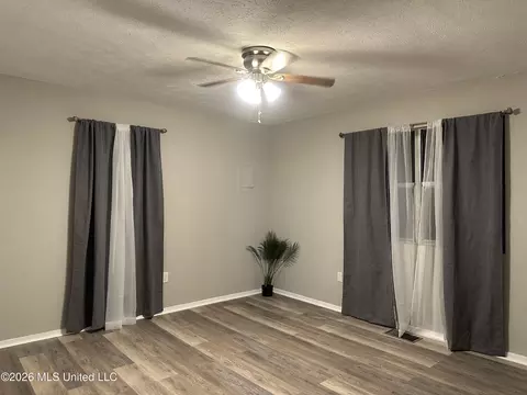Living - 1249 Saint Augustine Dr, Pearl, MS 39208 photo 5 of 6