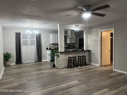 Living - 1249 Saint Augustine Dr, Pearl, MS 39208 photo 3 of 6