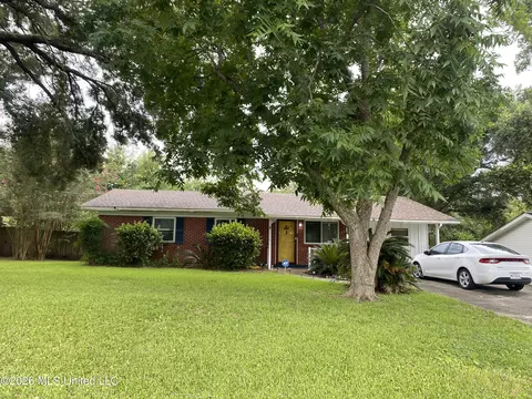717 Carter Dr, Gulfport, MS 39507