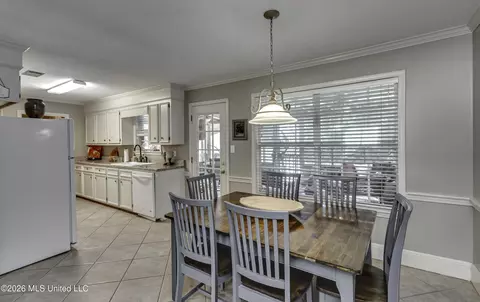 Dining - 526 Pecan Blvd, Brandon, MS 39042 photo 1 of 3