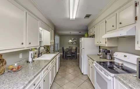 Kitchen - 526 Pecan Blvd, Brandon, MS 39042 photo 3 of 3