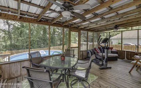 Exterior - 526 Pecan Blvd, Brandon, MS 39042 photo 5 of 14