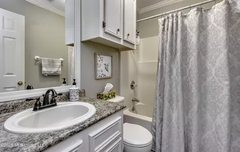Bath - 526 Pecan Blvd, Brandon, MS 39042 photo 4 of 4
