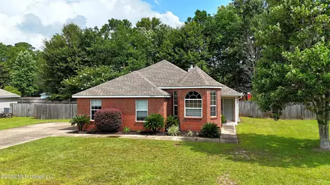 8812 Marguerite Dr, Ocean Springs, MS 39564
