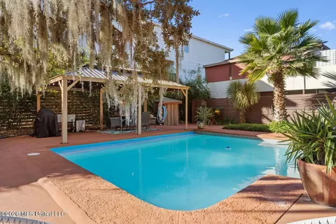 Exterior - 128 Lee St, Biloxi, MS 39530 photo 3 of 16