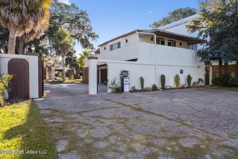 128 Lee St, Biloxi, MS 39530