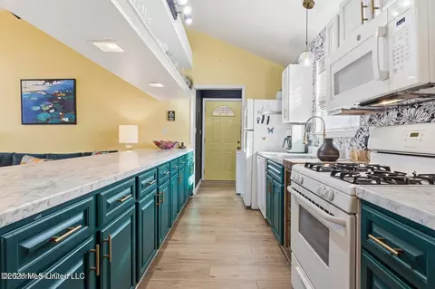Kitchen - 128 Lee St, Biloxi, MS 39530 photo 5 of 5