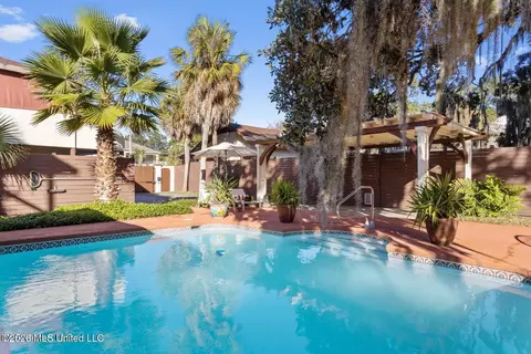 Exterior - 128 Lee St, Biloxi, MS 39530 photo 6 of 16
