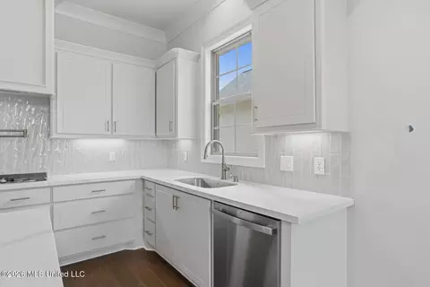 Kitchen - 254 Caroline Blvd, Madison, MS 39110 photo 4 of 6