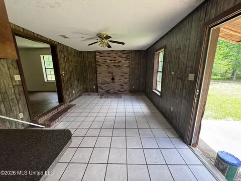 Living - 508 Wire Rd, Perkinston, MS 39573 photo 2 of 4