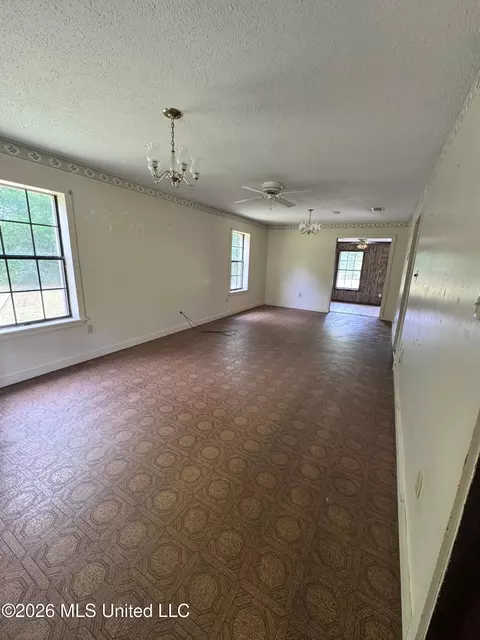 Living - 508 Wire Rd, Perkinston, MS 39573 photo 3 of 4