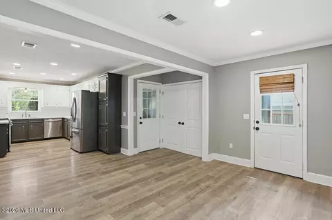 Entry Way - 153 Oak Ridge Cir, Madison, MS 39110 photo 2 of 2