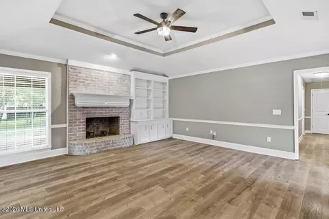 Living - 153 Oak Ridge Cir, Madison, MS 39110 photo 2 of 3