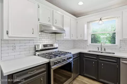 Kitchen - 153 Oak Ridge Cir, Madison, MS 39110 photo 4 of 4