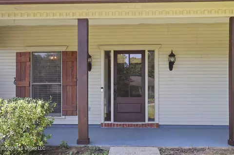 Exterior - 153 Oak Ridge Cir, Madison, MS 39110 photo 3 of 6