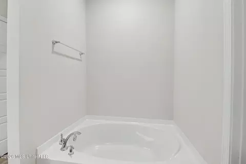 Bath - 7073 Glen Eagle Dr, Biloxi, MS 39532 photo 3 of 4
