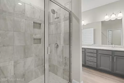 Bath - 7073 Glen Eagle Dr, Biloxi, MS 39532 photo 2 of 4