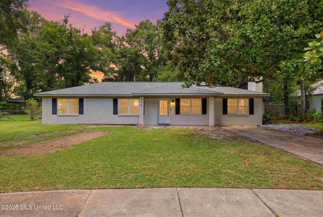 208 Mitchell St, Ocean Springs, MS 39564