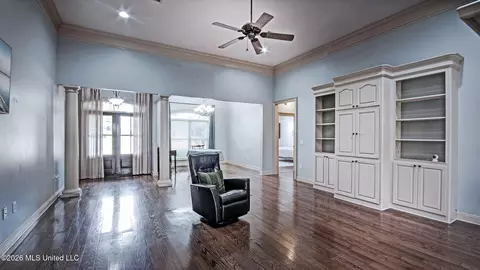 Living - 137 Vineyard Blvd, Brandon, MS 39047 photo 3 of 4