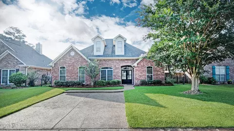 Exterior - 137 Vineyard Blvd, Brandon, MS 39047 photo 2 of 11